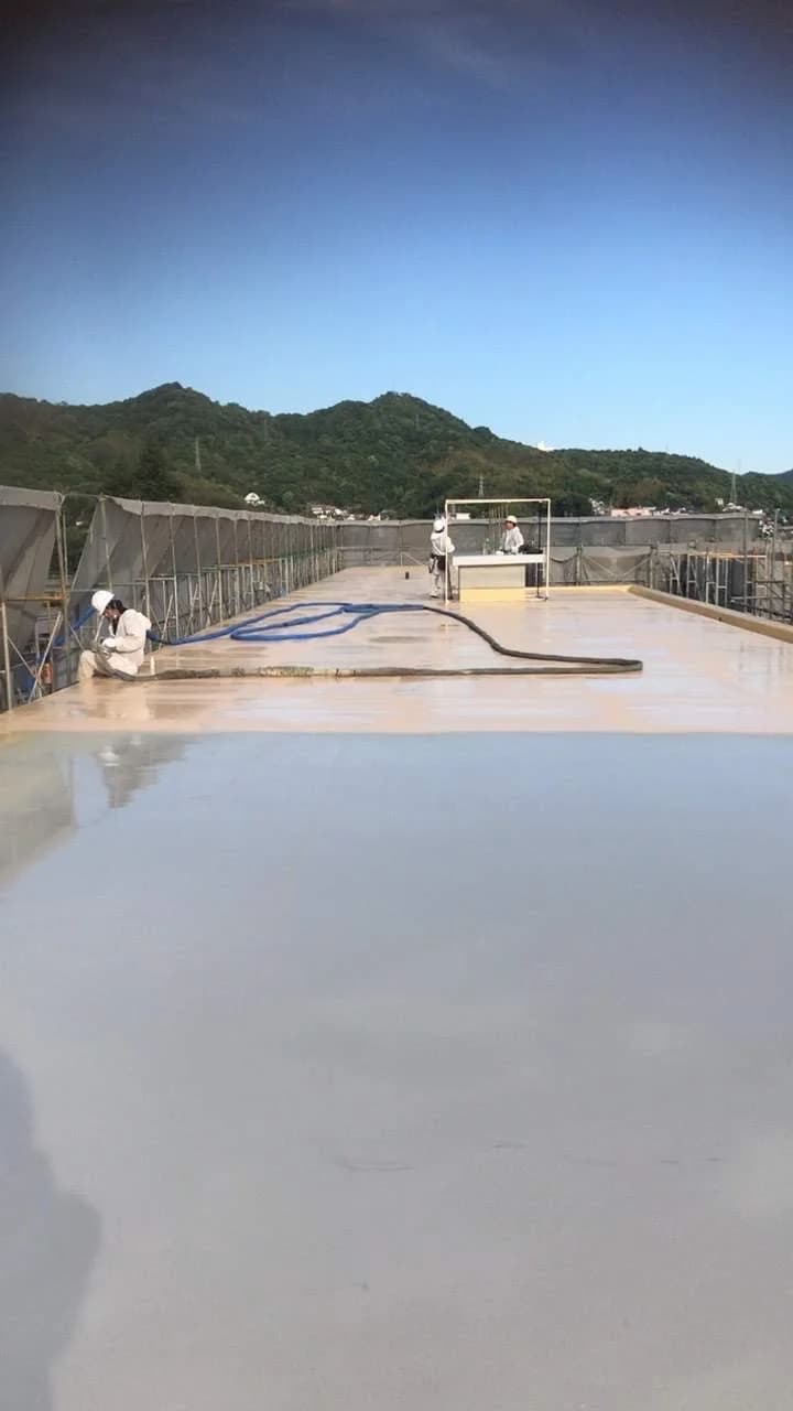 某屋上 超速硬化ウレタンスプレー施工